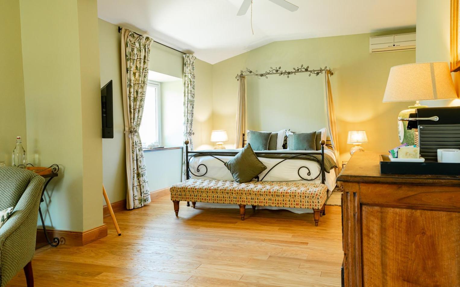 Chateau Talaud Loriol-du-Comtat Room photo