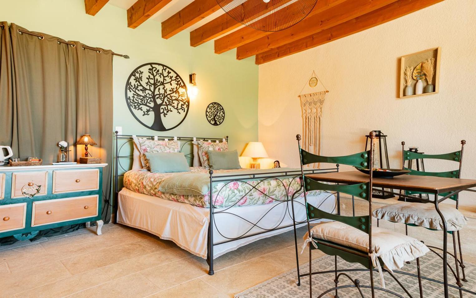 Chateau Talaud Loriol-du-Comtat Room photo